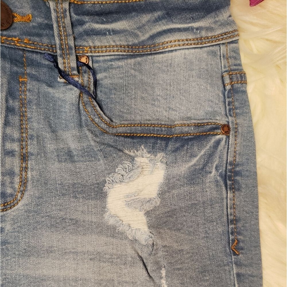 Distressed Light Wash High Waisted Frayed Hem Denim Shorts - Picture 9 of 9